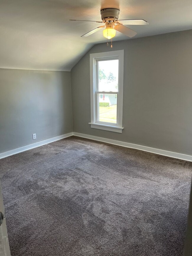 Photo - 2925 Bellevue Ave