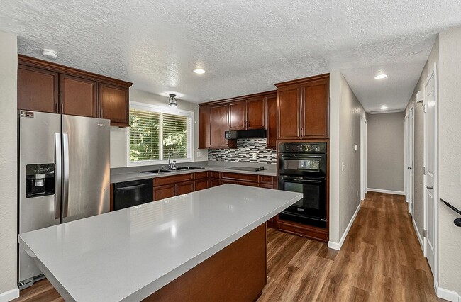 Photo - 716 N 182nd St