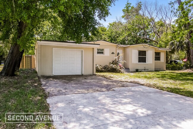 Building Photo - 1472 Breton Rd Rental