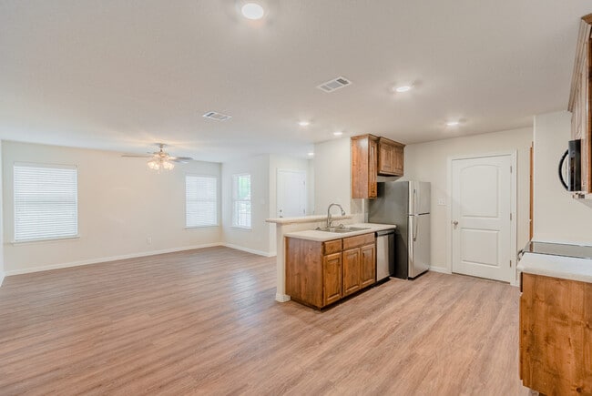 Photo - 617 NW Renfro St