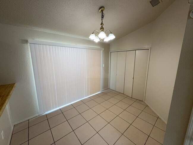 Photo - 2208 Hemlock Dr