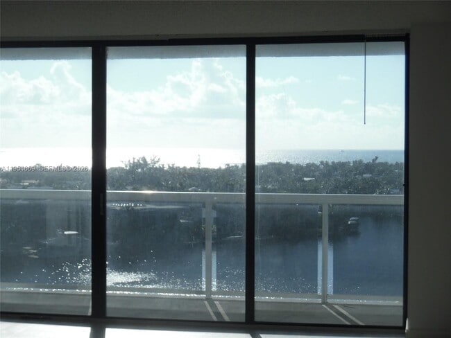 Building Photo - 20505 E Country Club Dr Unit 1135