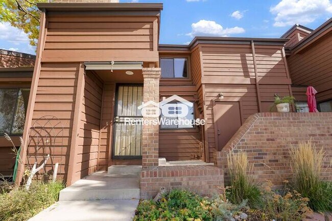 Building Photo - Stunning Golf Course and Sunset Views From This Fantastic Upscale Townhouse