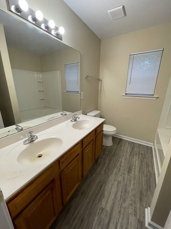 Photo - Faber2518 in Charlotte’s Ponderosa - Wingate neighborhood is a 4-bedroom, 2-bath home