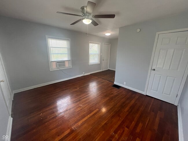 Photo - 627 N Tibbs Ave