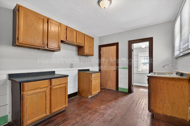 Photo - 5944 Thekla Ave