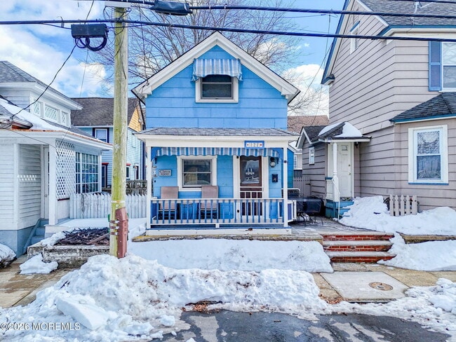 Photo - 127 Lawrence Ave