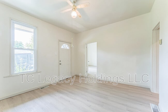 Photo - 907 Floral Ave