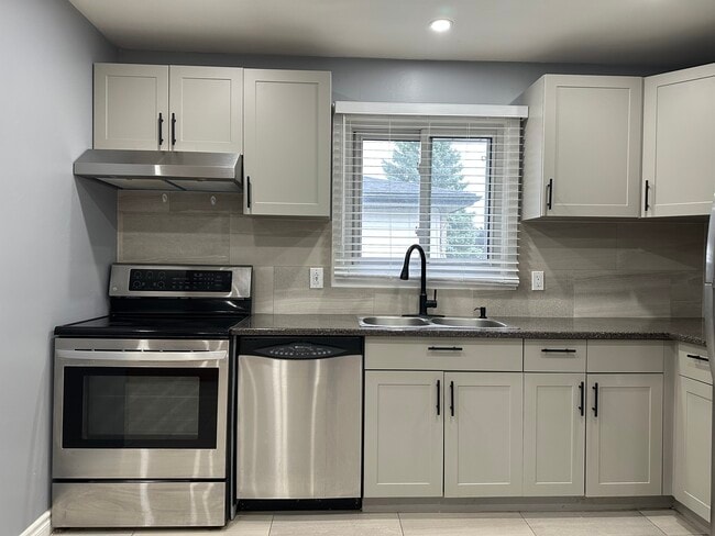 Photo - Main Floor-1612 Cherryhill Rd Peterborough Ontario K9K 1A8