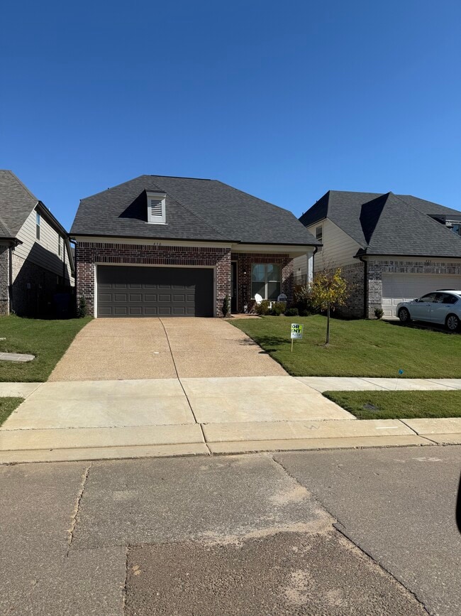 Photo - 430 Maple St