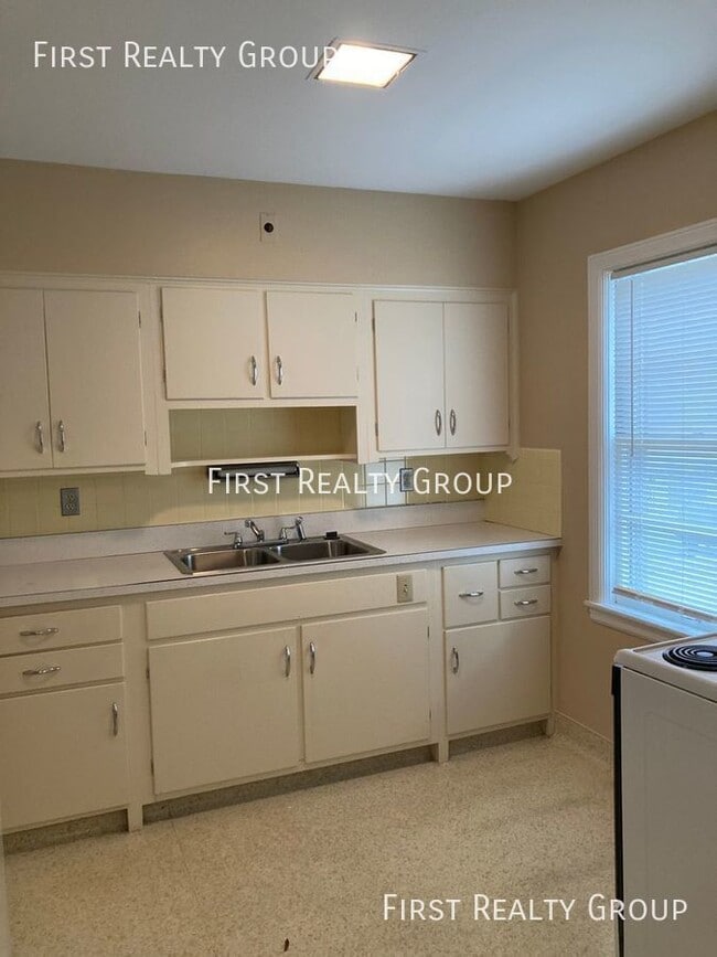 Photo - 2901 Grand Ave Unidad #1