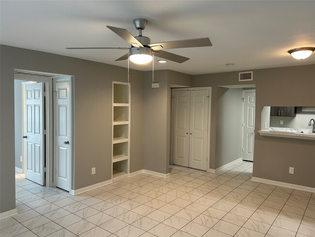 Photo - 1880 White Oak Dr Unidad 103