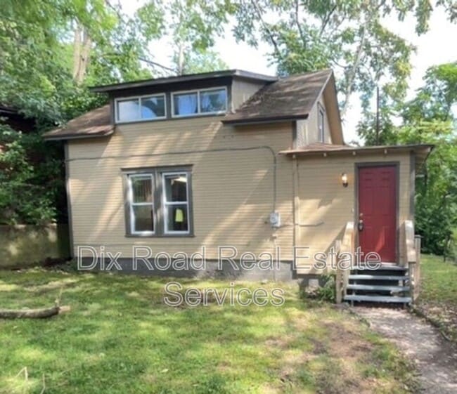 Building Photo - 55 Forest Glen Ave Rental