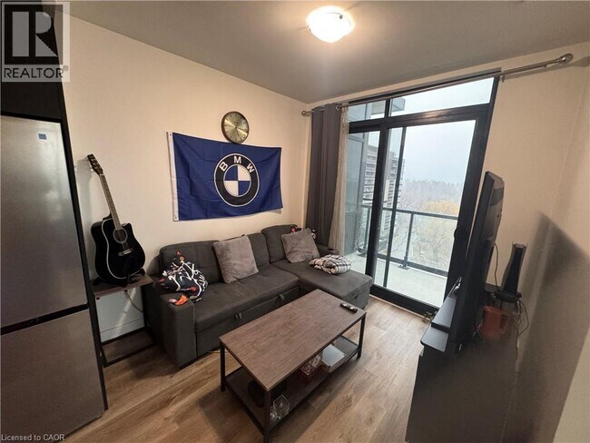 Photo - 86 Dundas St E Unit 720