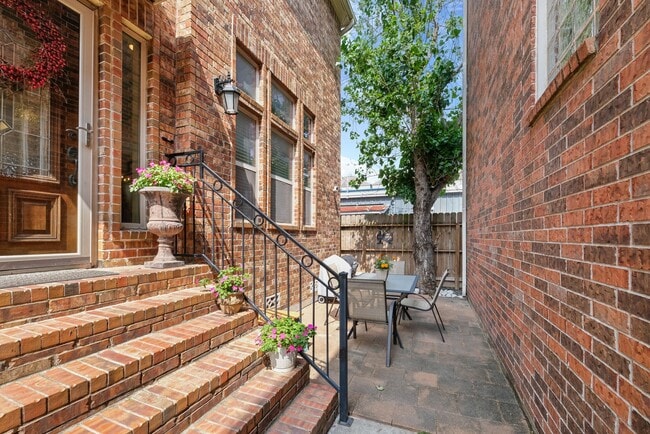 Photo - 933 W 17th St