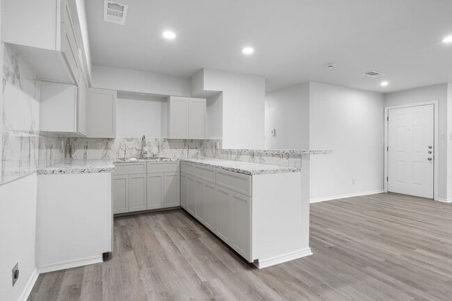 Photo - Skyline Duplexes Unit 726 Skyline