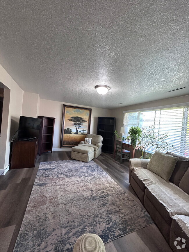Building Photo - Parkway Villa Unit 752 Rental