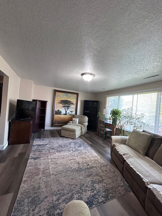 Parkway Villa - Parkway Villa Condo Unit 752