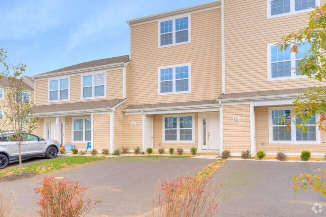 Building Photo - More units and move-in options available! Rental