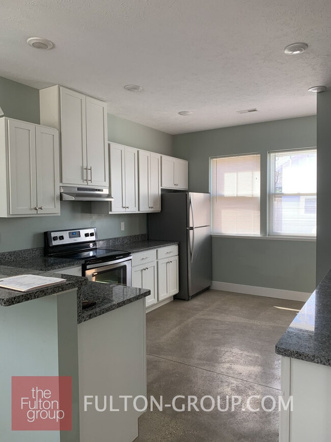 Photo - 800 Fulton St E