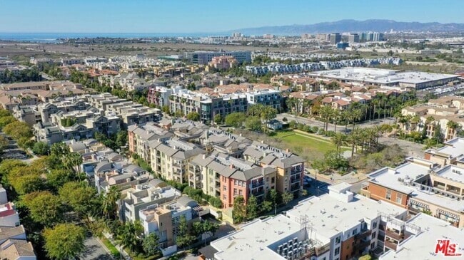 Building Photo - 13020 Pacific Promenade Unit 415 Rental
