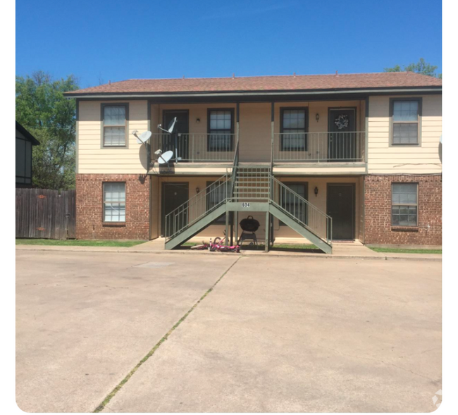 Building Photo - 604 Race St Unit B Rental