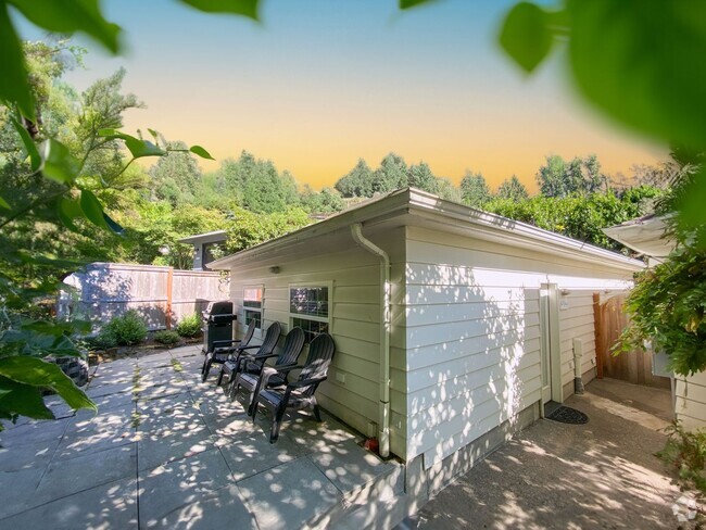 Building Photo - Charming Single Family Home in Multnomah