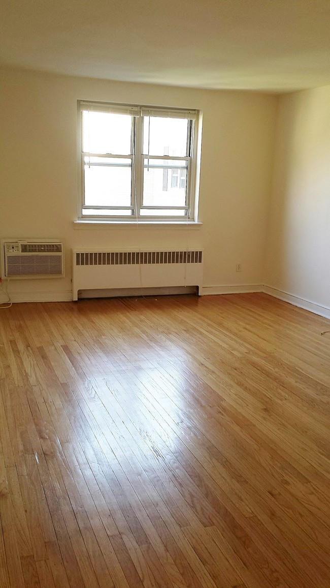 Photo - Llanfair Court Apts.