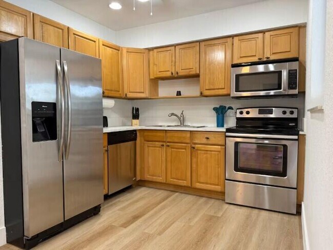 Photo - 516 E Whitney Dr