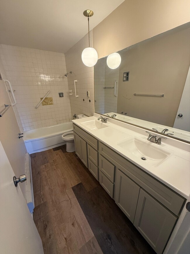 Photo - 7431 Hazelcrest Dr Unit E