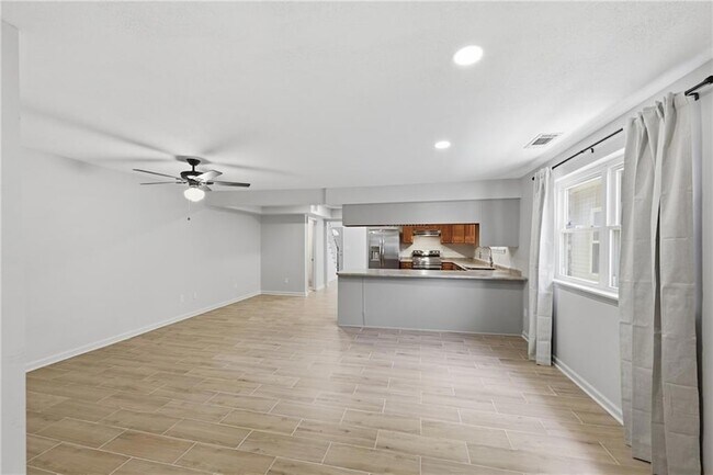 Photo - 6182 Milne Blvd