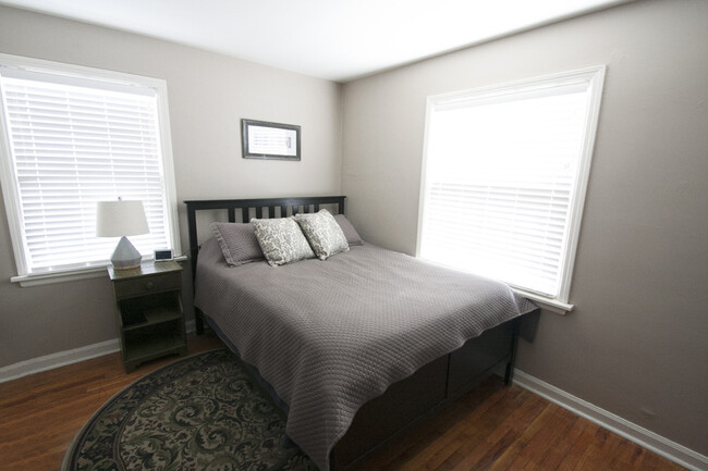 Photo - 2995 Leyden St