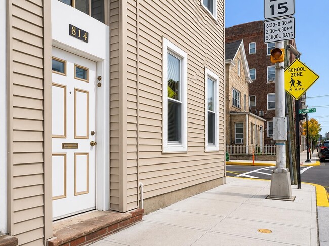 Photo - 814 28th St Unit 1