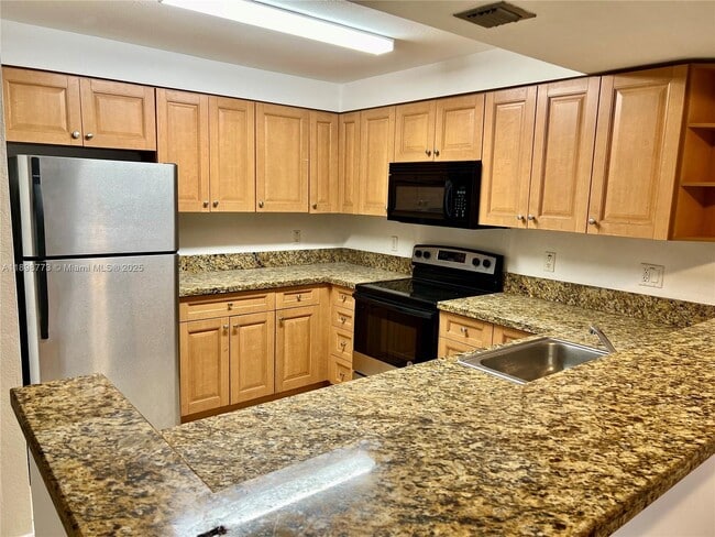 Building Photo - 5201 Geneva Ct Unit 102