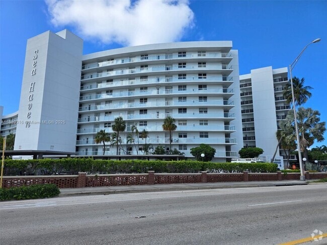 Building Photo - 2731 NE 14th Street Causeway Unit 636 Rental