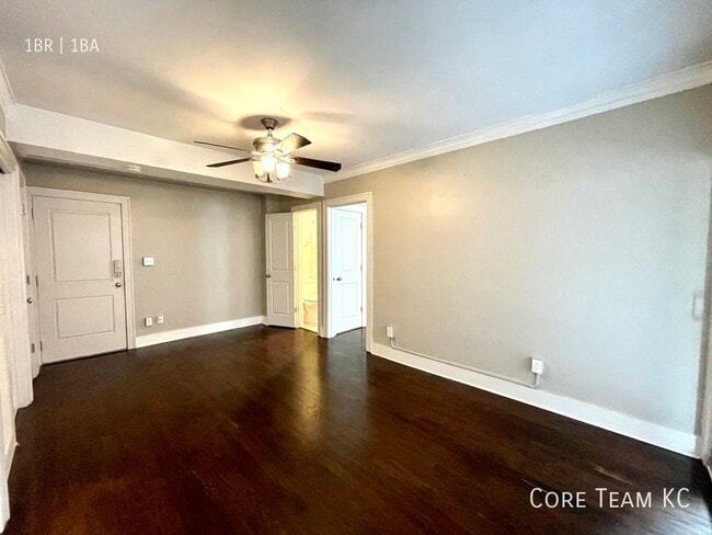 Building Photo - 710 W 48th St Unit 204
