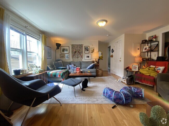 Building Photo - 126 Pine St Unit 2 Rental
