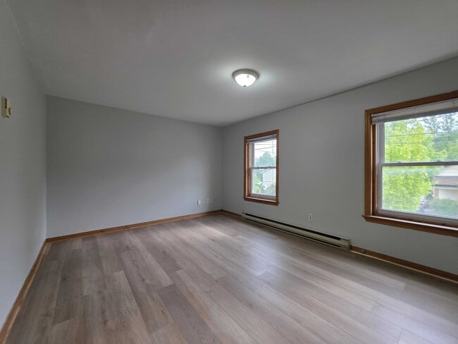 Photo - 558 Albert St Unit 558-2