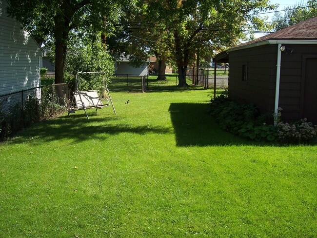 Backyard Fenced - 615 Starin Ave Unit 2 South