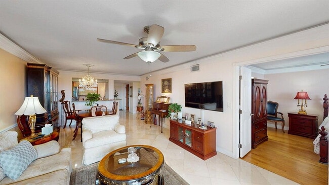 Photo - 1266 S Military Trail Unidad 553