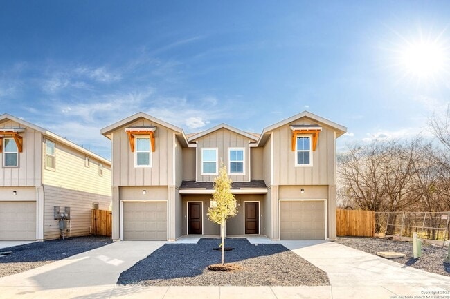 Building Photo - 814 Soria Pl