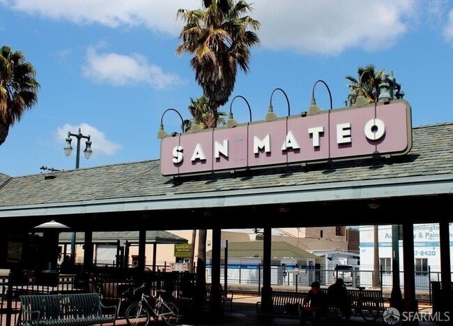 Photo - 21 S Claremont St