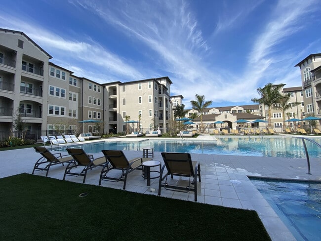 Murano At Three Oaks Apartments