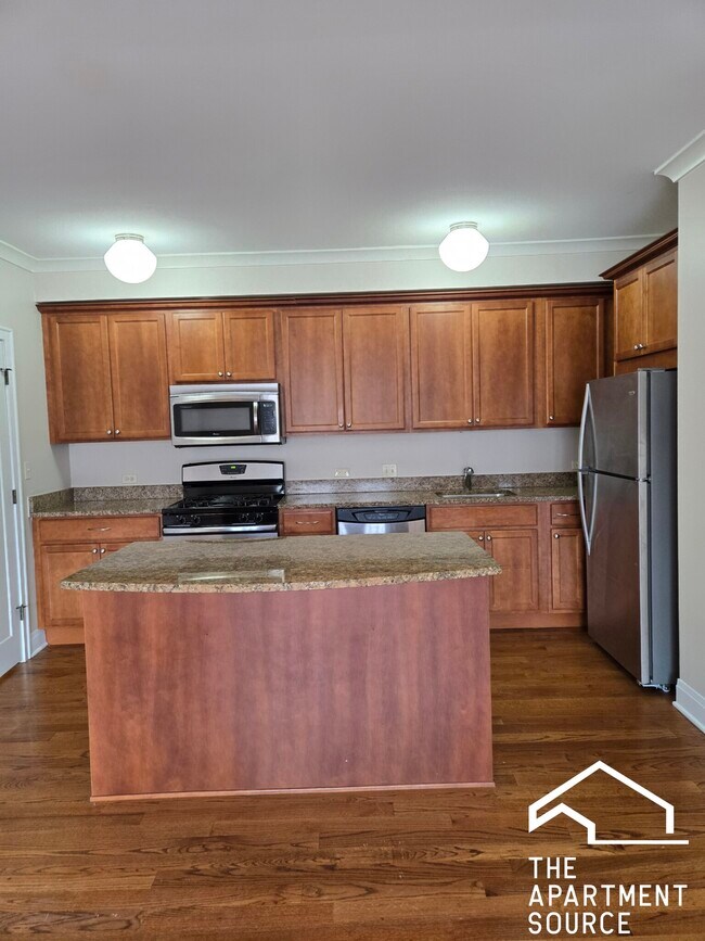 Photo - 2704 W Ainslie St Apartments Unit 3