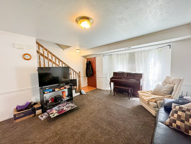 Photo - 240 E 2230 N St