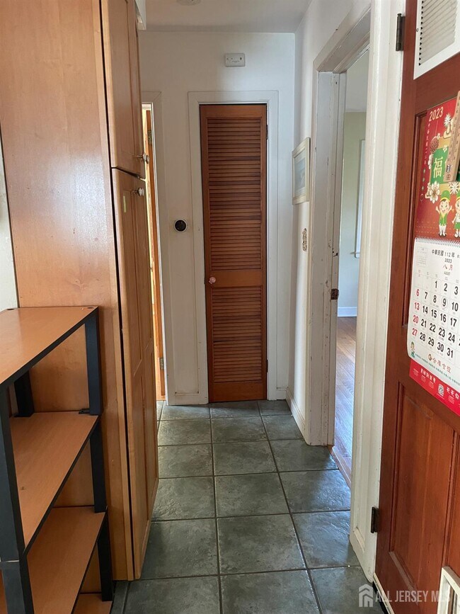 Photo - 355 Metlars Ln