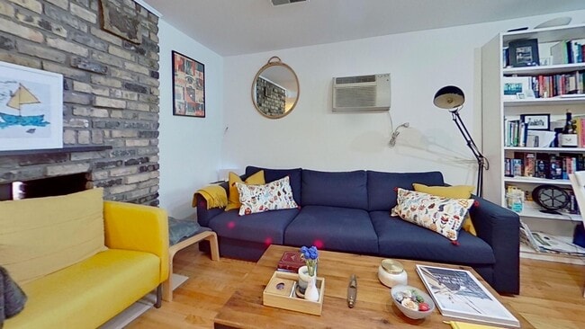 Building Photo - 2613 N Halsted St Unit G