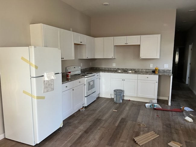 Photo - 817 E B St Unidad A1