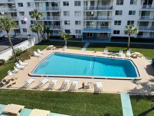 Pool off balcony - 2727 N atlantic Ave Unit 0417 Rental