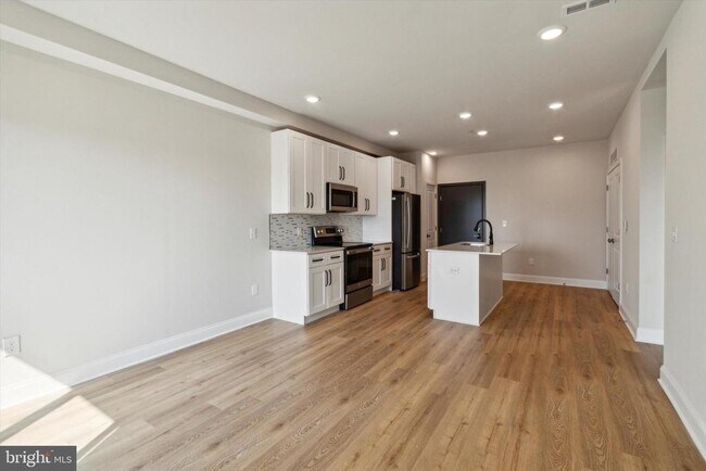 Photo - 2157 E Lehigh Ave Unit 307